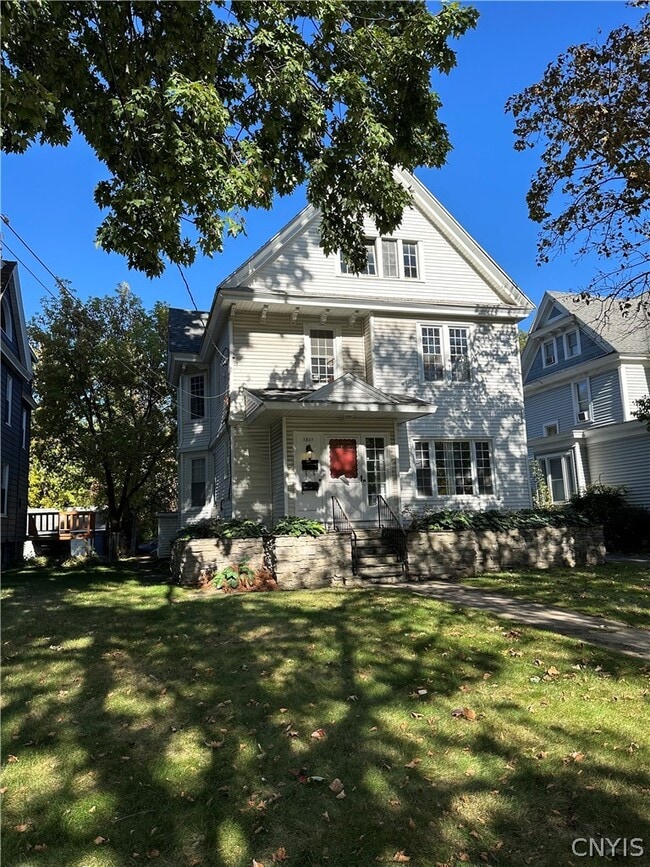 Building Photo - 1801 James St