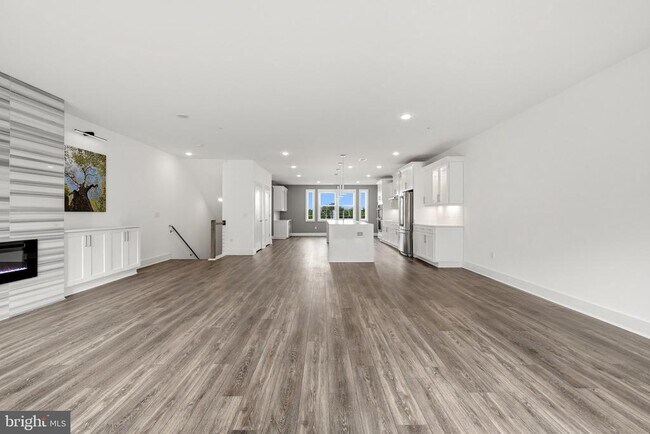 Building Photo - 44824 Tiverton Sq