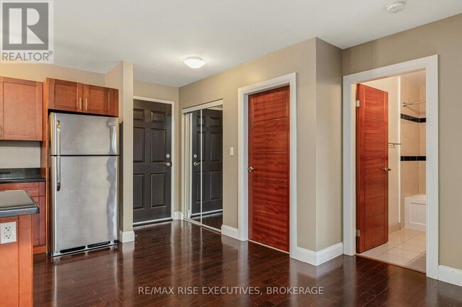 Photo du bâtiment - 516 - 539 ARMSTRONG ROAD