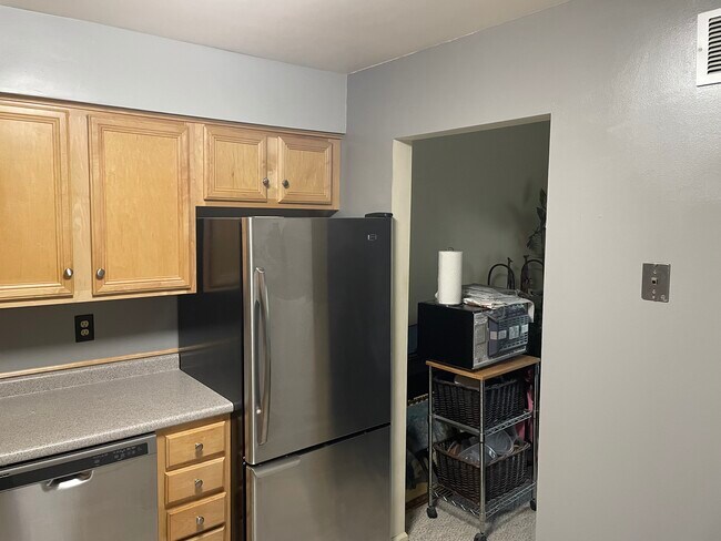 Building Photo - 551 Sloop Rd