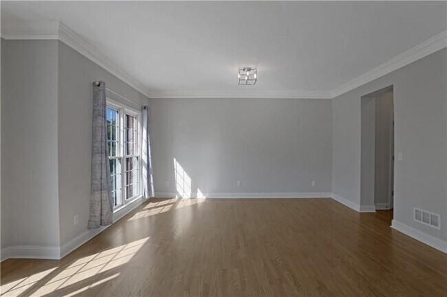 Foto del edificio - 1494 Lavista Proper Cir