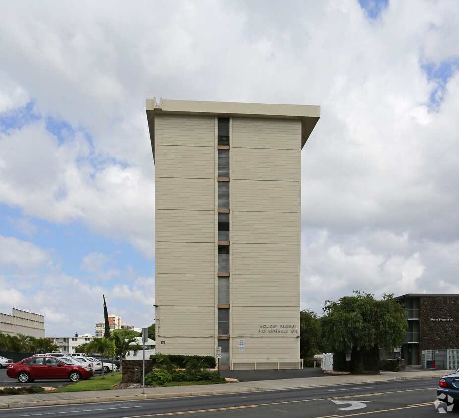 Building Photo - Holiday Parkway
