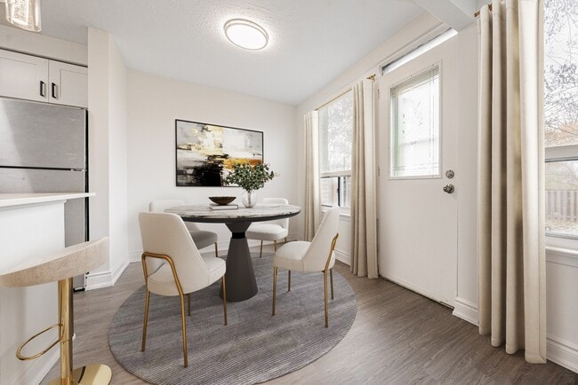 Photo du bâtiment - 145 Elinor Avenue