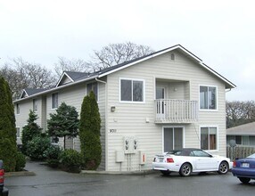 Building Photo - 970 SE Ireland St