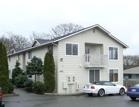Building Photo - 970 SE Ireland St