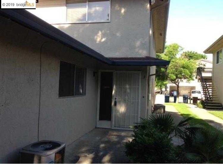 Primary Photo - 2208 Peppertree Way