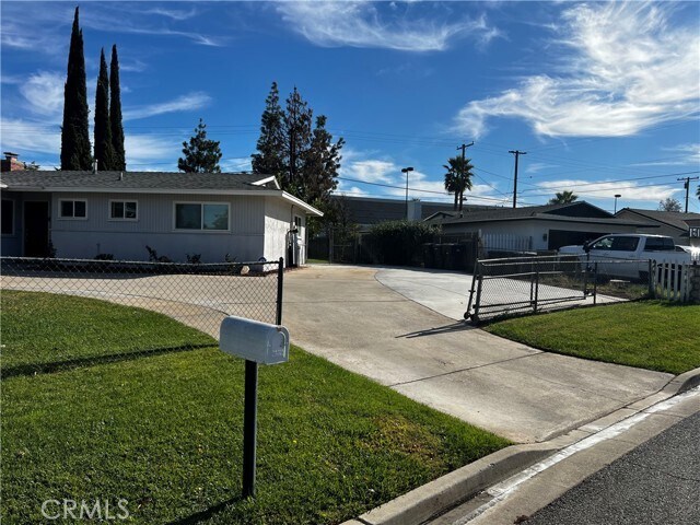 Foto del edificio - 10348 Cochran Ave