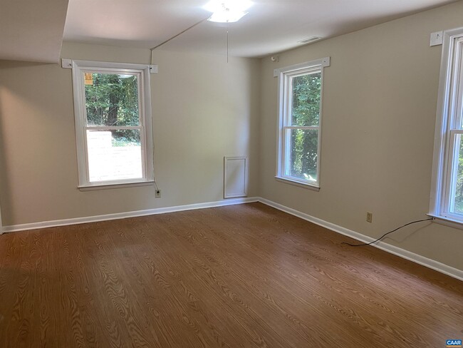 Building Photo - 1708 Solomon Rd