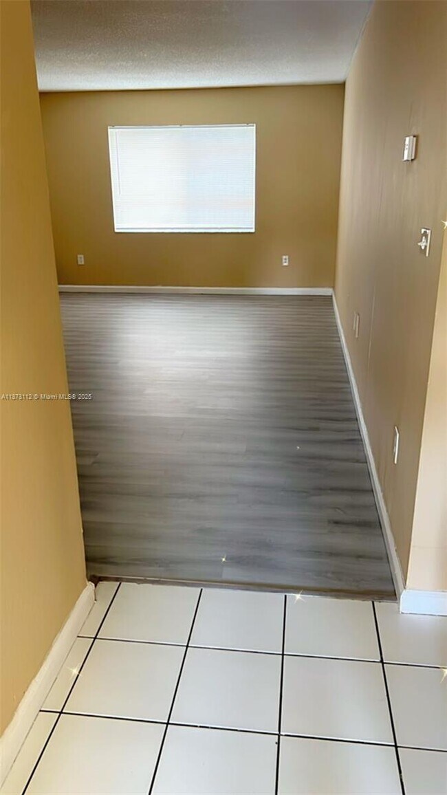 Foto del edificio - 505 NW 177th St
