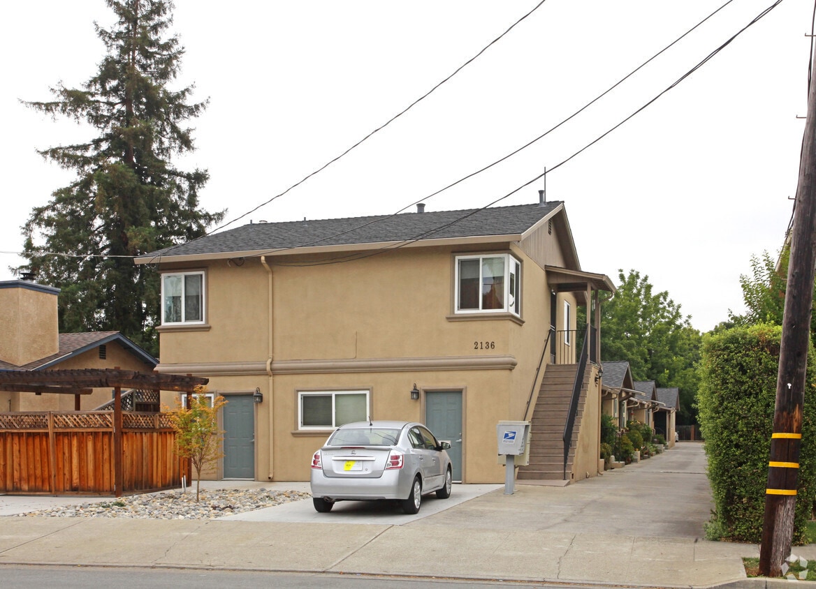 Primary Photo - 2136 Park Ave
