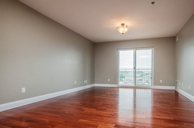 Building Photo - Riverstone