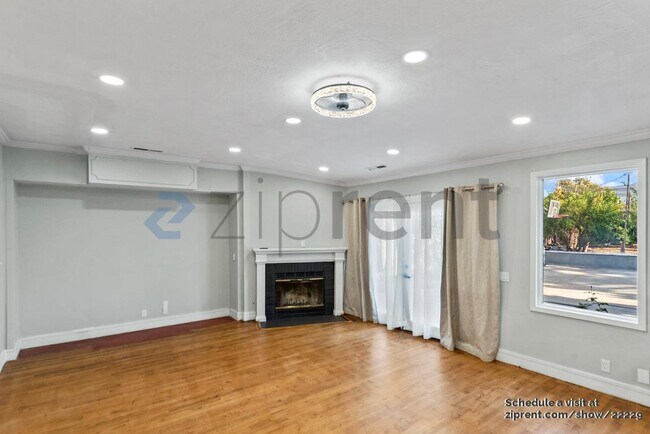 Foto del edificio - 1688 Merrill Dr