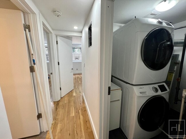 Building Photo - 2BR 1BA Townhouse Private Garden & In-Unit Laundry on Ocean Hill Bushwick Border