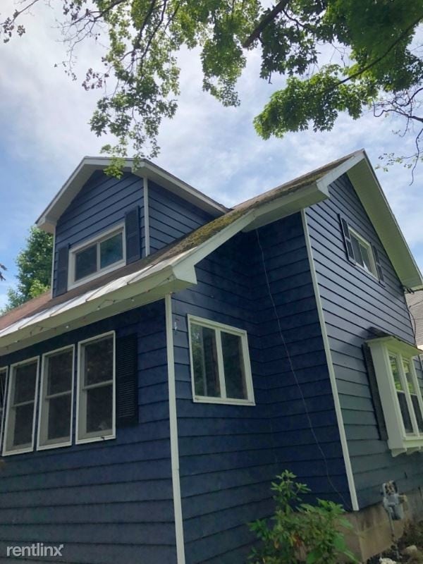Primary Photo - 2 br, 1 bath House - 58 Syracuse St