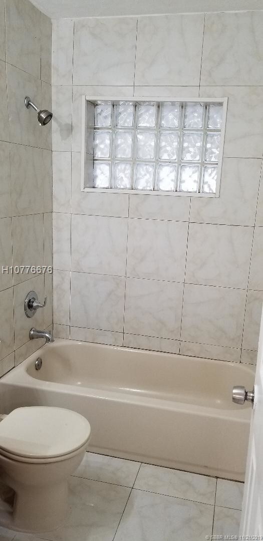 Building Photo - 2243 Scott St