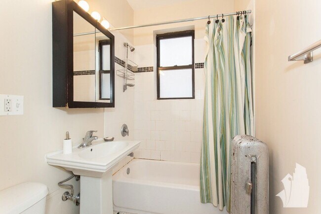 Foto del edificio - 432 W Surf St