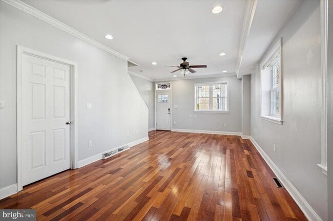 Building Photo - 389 Conarroe St