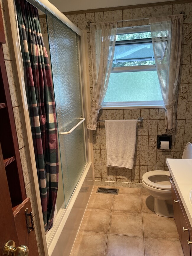 Building Photo - 410 Terrahue Rd