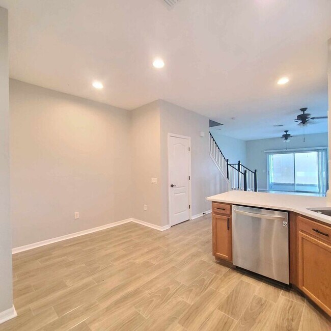 Building Photo - 6733 Lake Rochester Ln