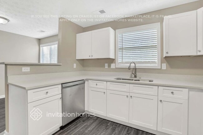 Foto del edificio - 2439 Miller Oaks Cir