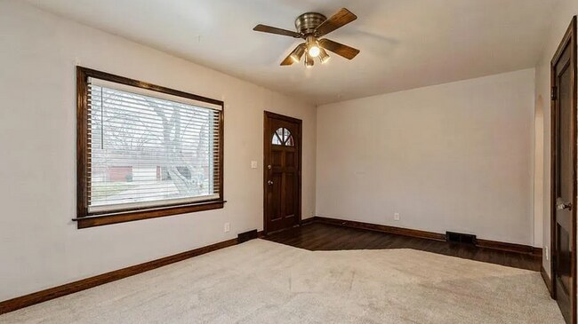 Building Photo - Terrific two bedroom home in Rock Island!