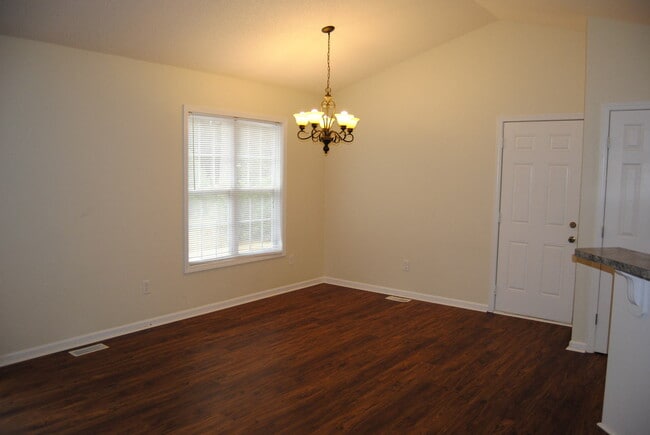 Building Photo - 102 Maryland Dr