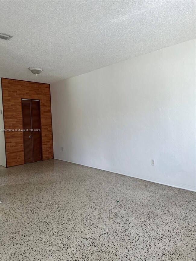 Foto del edificio - 2823 SW 23rd Terrace