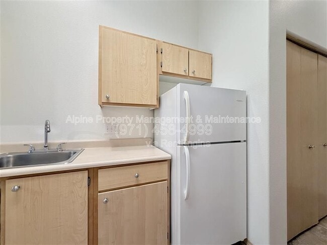 Building Photo - 10020 SW 125th Ave