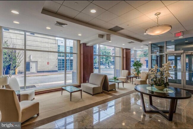 Foto del edificio - 1020 N Highland St