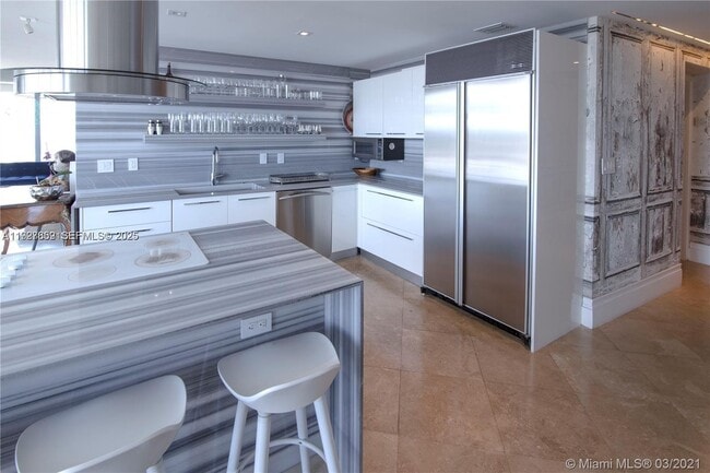 Foto del edificio - 601 NE 36th St