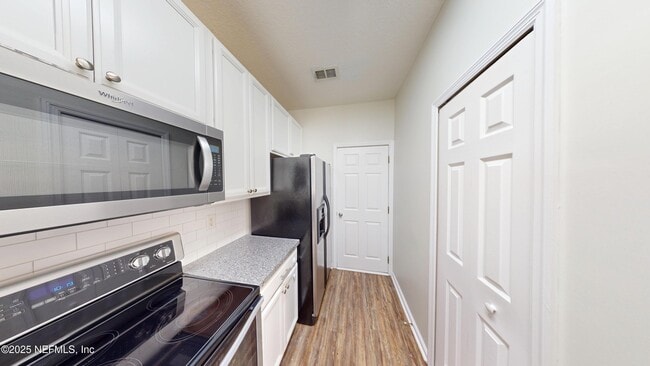 Foto del edificio - 448 Sherwood Oaks Dr