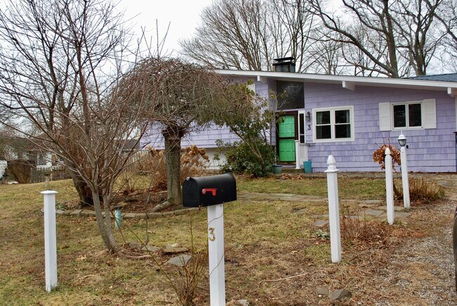 Building Photo - 3 Briarwood Dr