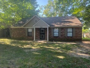 Building Photo - 3241 Cedar Springs Dr