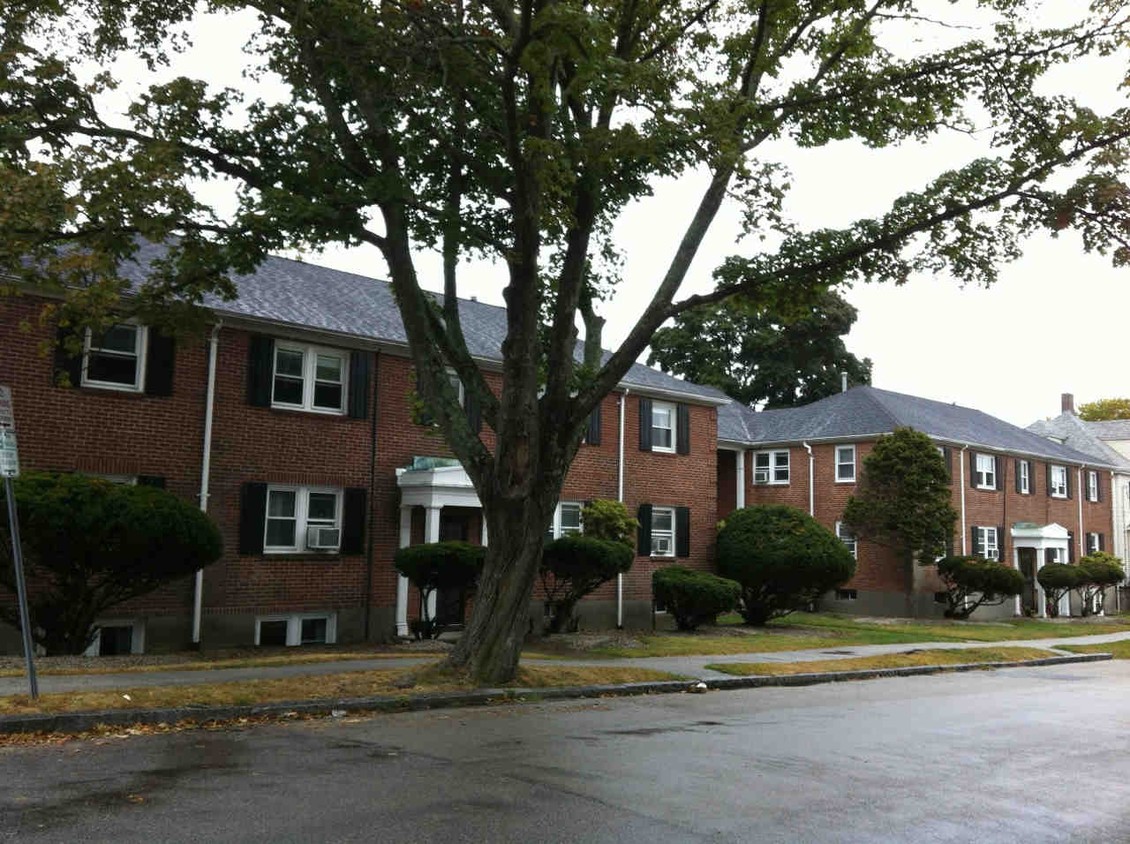 Primary Photo - 261-269 Highland Ave