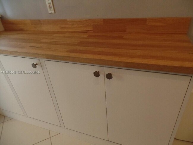 Building Photo - 6770 Indian Creek Dr