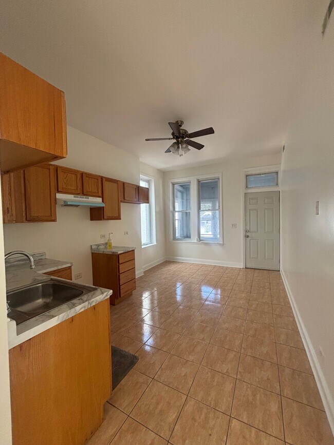 Kitchen - 2608 W Cortez St