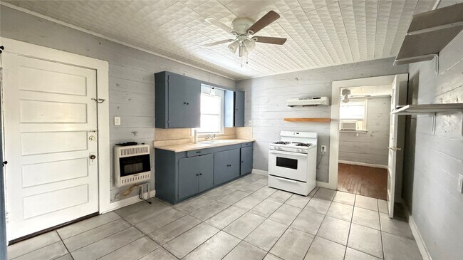 Building Photo - 102 Beauregard St