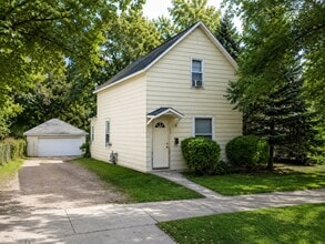 Building Photo - 122 Edwards St