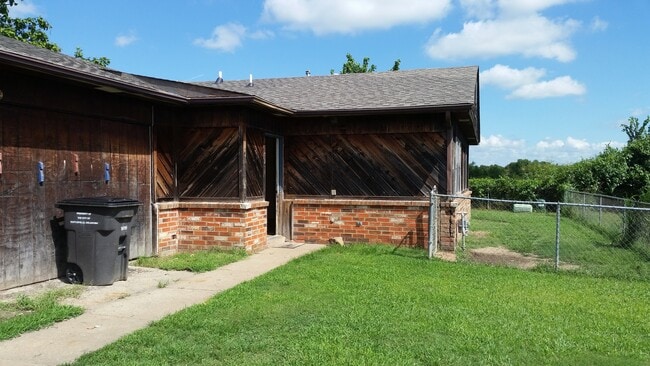 Building Photo - 719 Acorn Dr