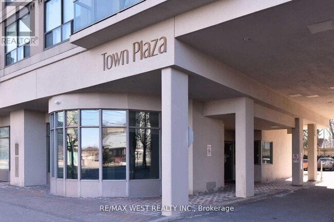 Building Photo - 935 Sheppard Ave W