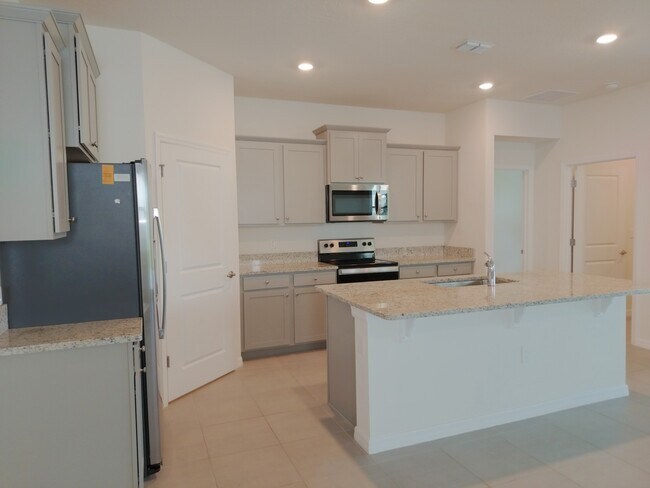 Foto del edificio - 5240 Sunshine Dr