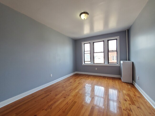 Building Photo - 38 W 29th St