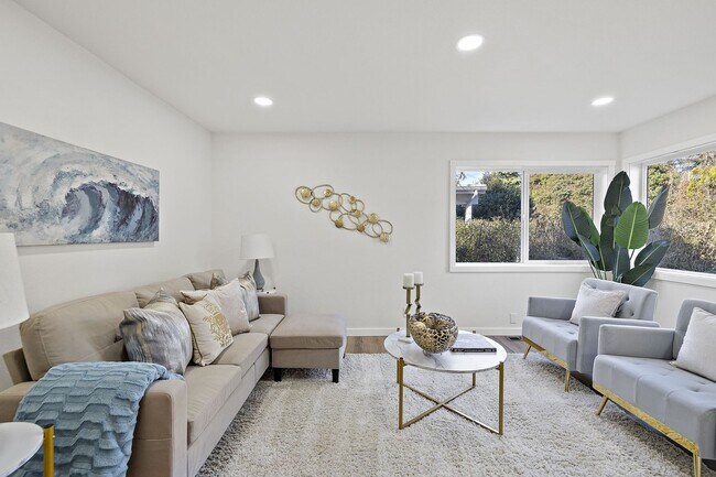 Foto del edificio - 2 Bedroom 1 Bathroom Charming Greenlake Home!