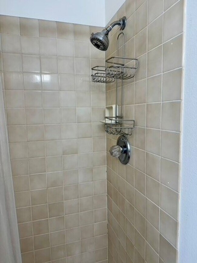 Foto del edificio - Large Two bedroom, Two Bath Furnished, all Inclusive mid term rental.