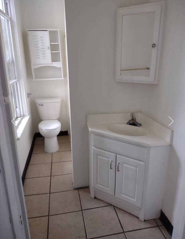 Foto del edificio - 1 Bdrm 1st Floor Unit