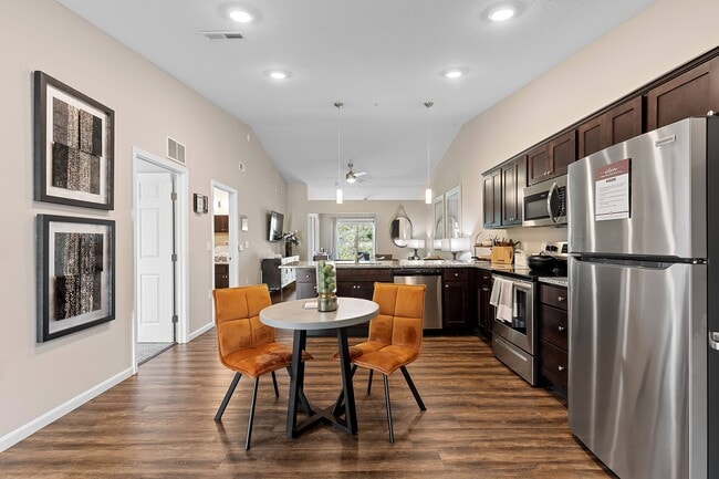 Building Photo - Redwood Grand Blanc