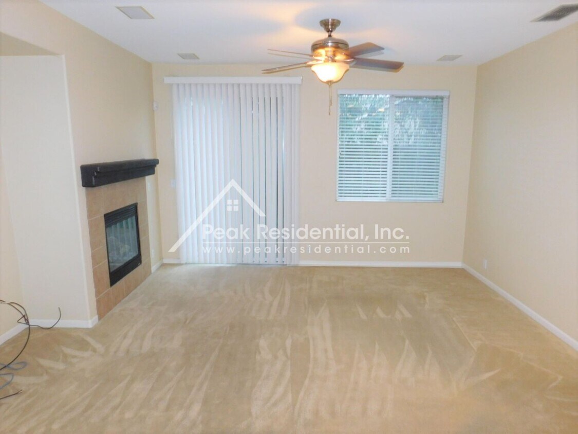 Foto principal - Wonderful 3bd/2ba Elk Grove Home with 2 Ca...