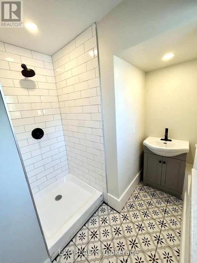 Building Photo - 316 Front St