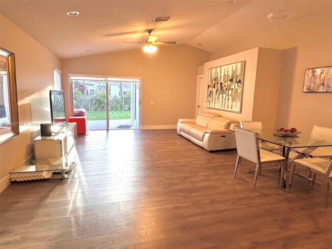 Foto del edificio - 4280 Ironwood Ct