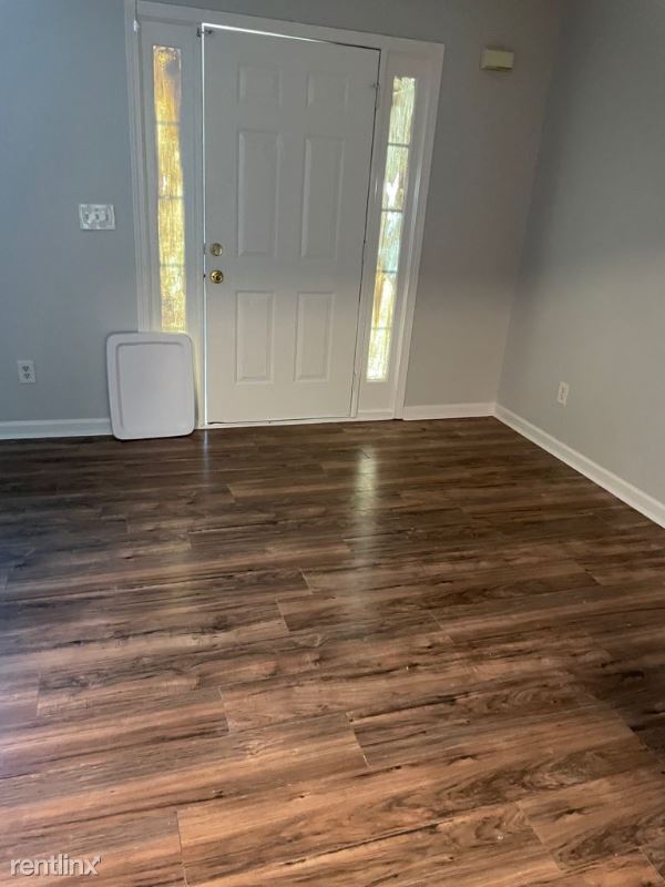 Building Photo - 4 br, 2 bath Townhome - 11 Middlebrook Dr